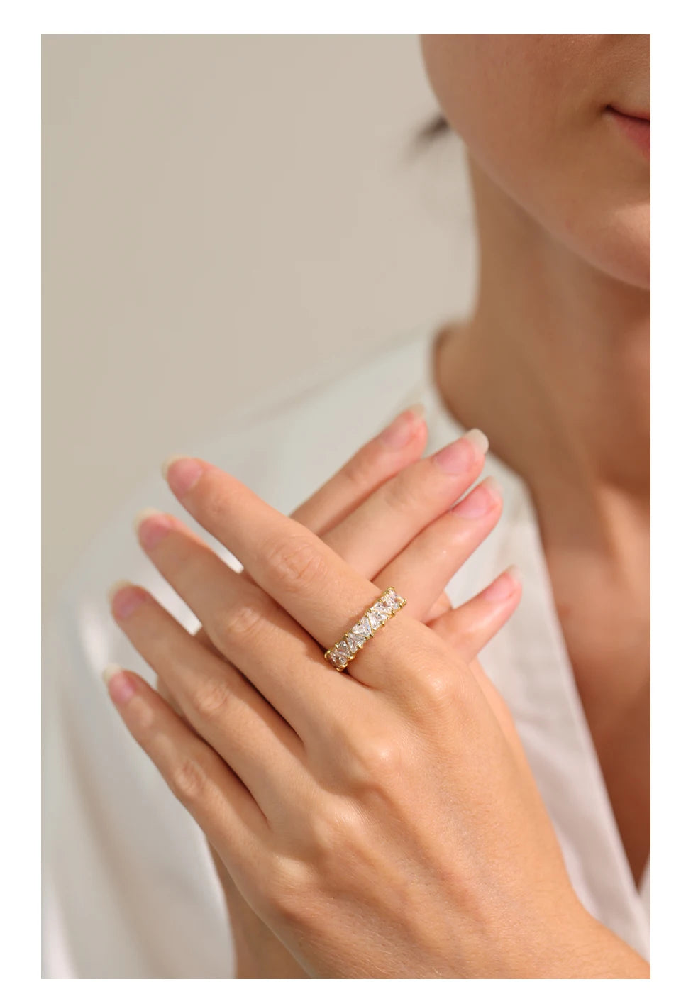 Luxury Bling Heart Ring in Stainless Steel with Sparkling Cubic Zirconia for Women