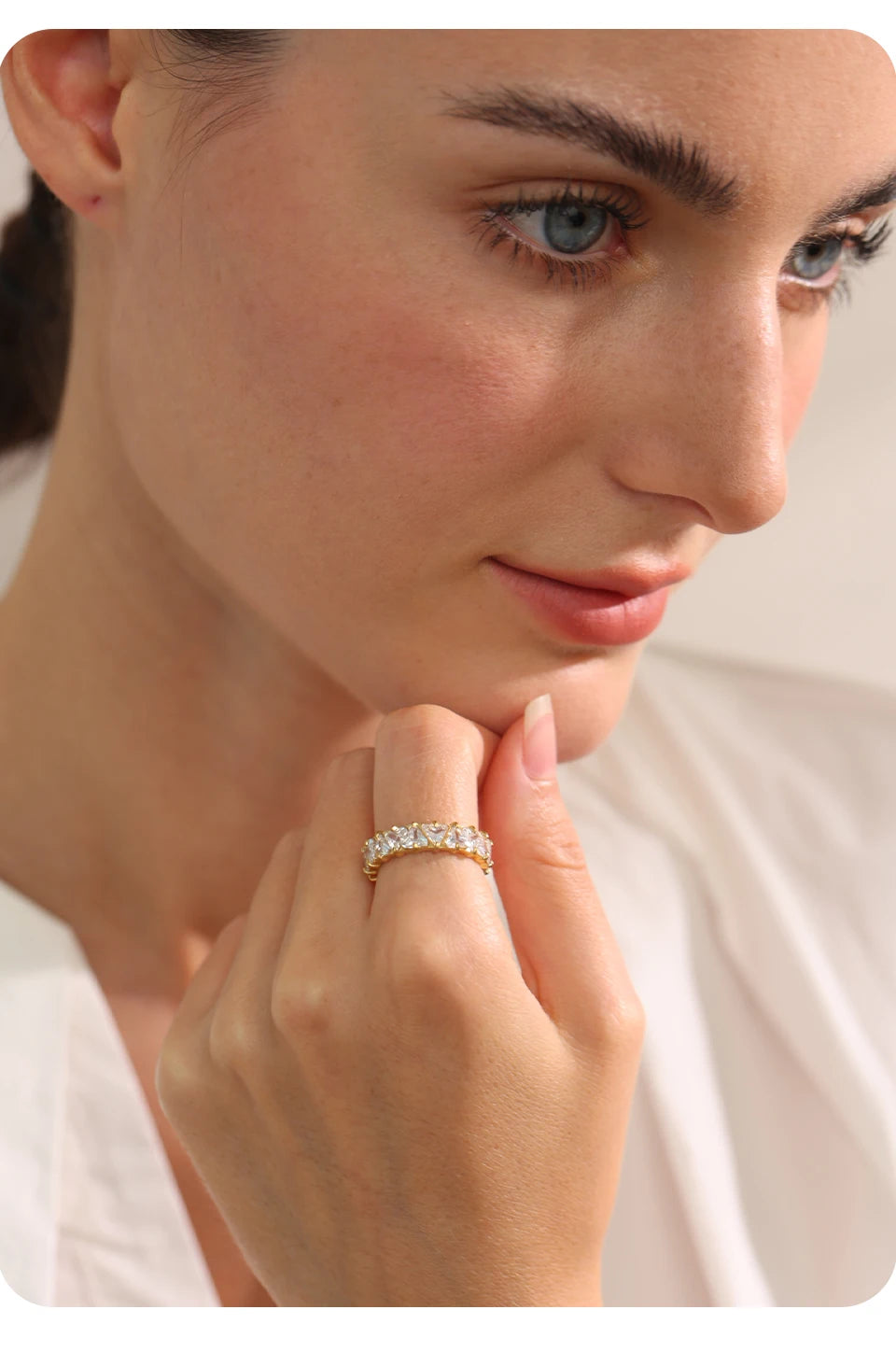 Luxury Bling Heart Ring in Stainless Steel with Sparkling Cubic Zirconia for Women