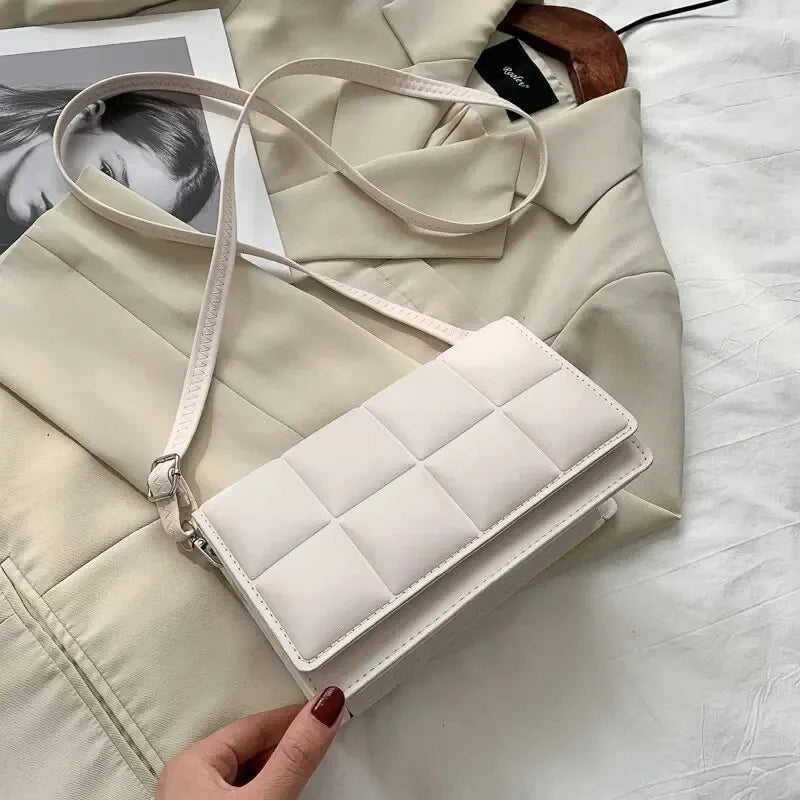 Elegant Designer Shoulder Bag – Compact Handbag for Women