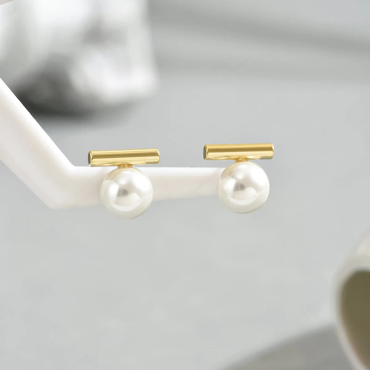 Elegant Gold Pearl Stud Earrings for Women – Luxury Fashion