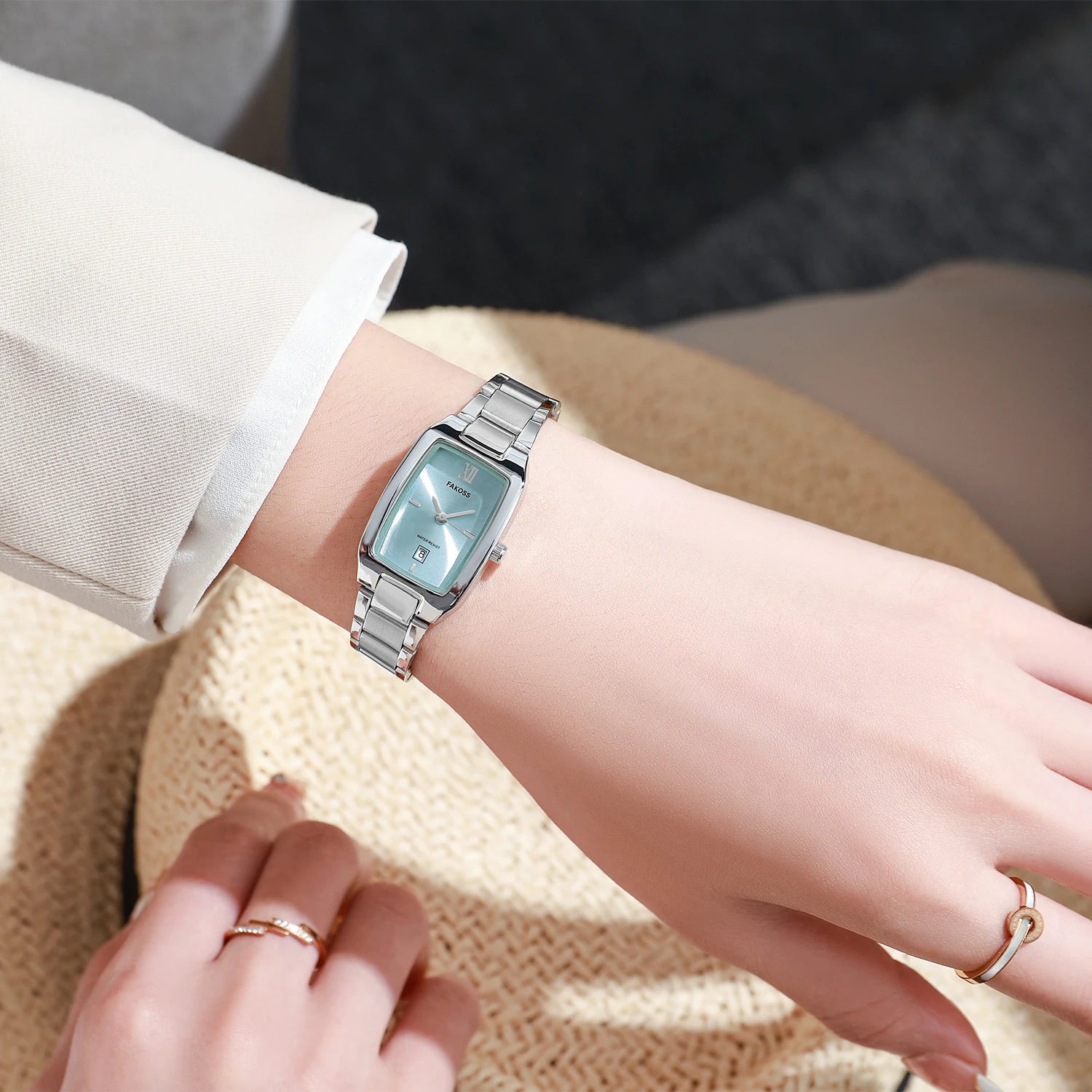 Luxury Women’s Quartz Watch – Stainless Steel Bracelet Design