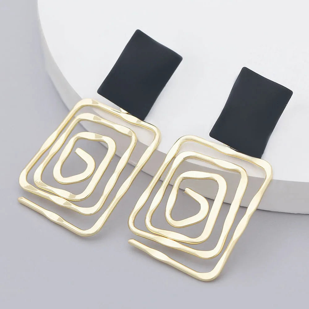 Stylish Women’s Drop Earrings – Classic Fashion Statement