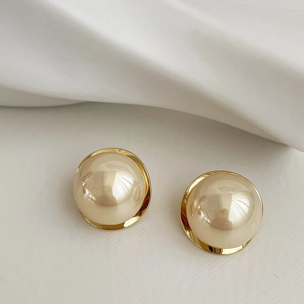Elegant Golden Pearl Stud Earrings – Light Luxury Jewelry for Women