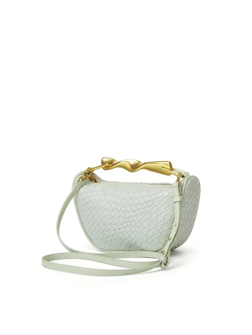 Chic Summer Straw Crossbody Bag – Half-Moon Woven Design for Stylish Women