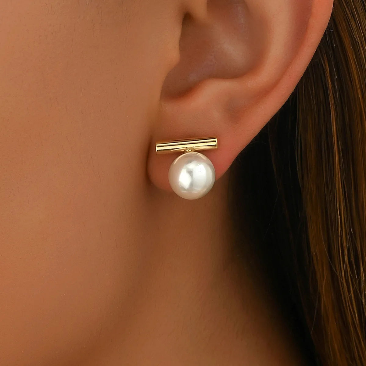 Elegant Gold Pearl Stud Earrings for Women – Luxury Fashion