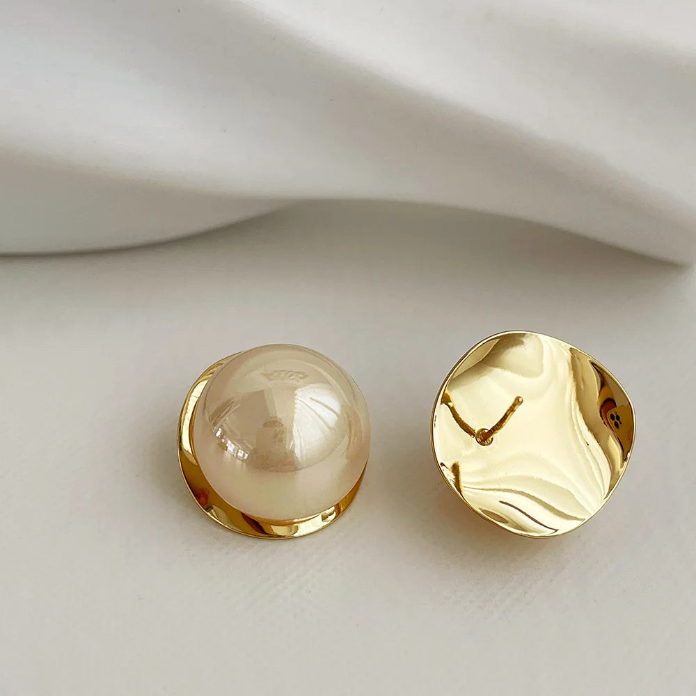 Elegant Golden Pearl Stud Earrings – Light Luxury Jewelry for Women