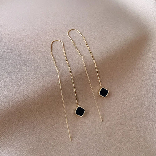 Chic Black Pendant Earrings – Timeless Luxury for Women