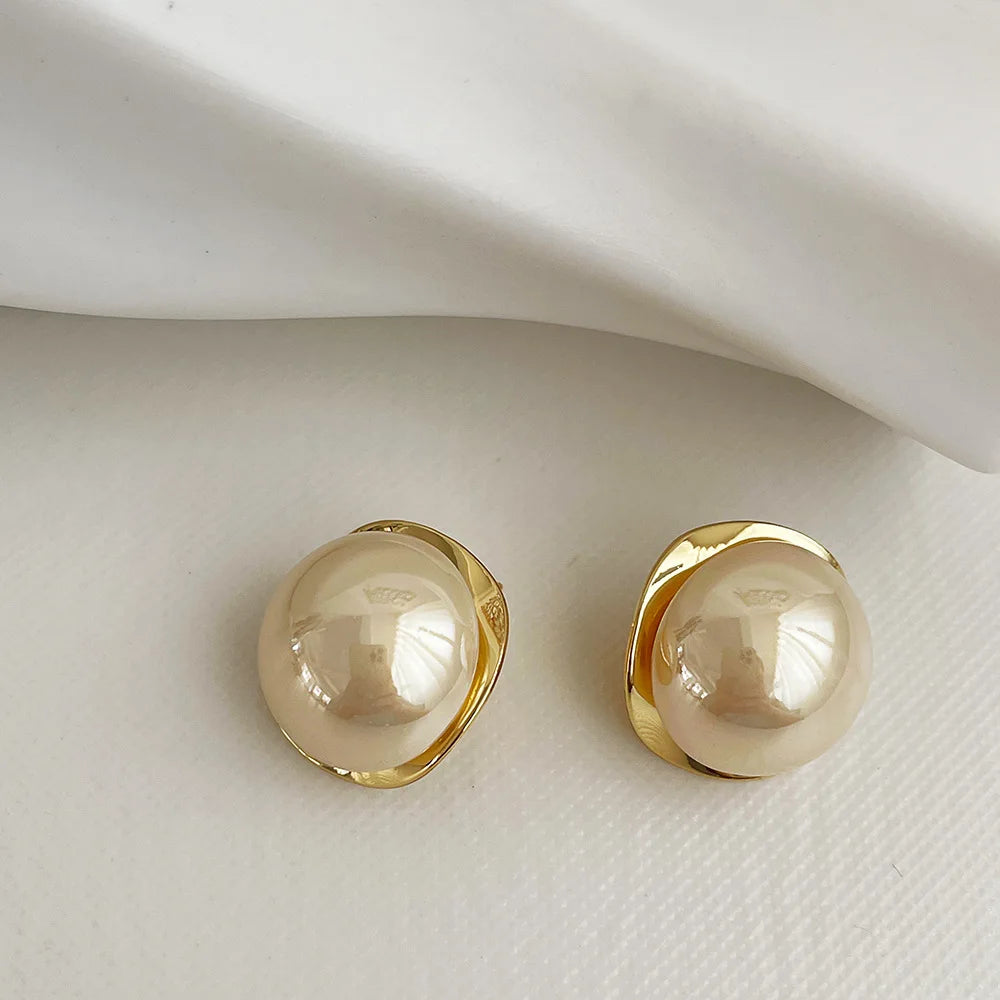 Elegant Golden Pearl Stud Earrings – Light Luxury Jewelry for Women