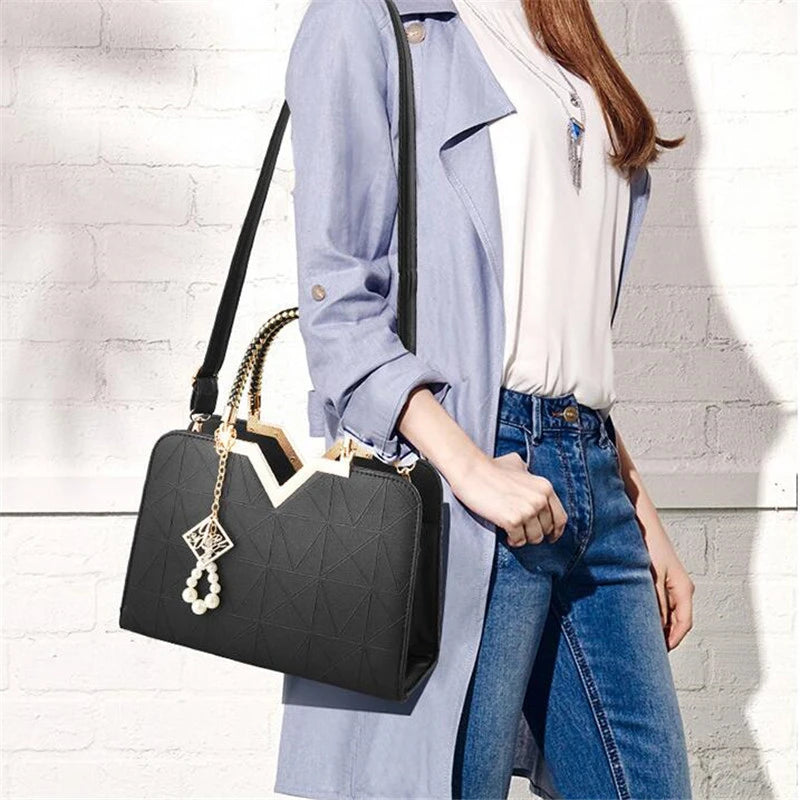 Elegant Designer Shoulder Bag – Spacious Women’s Crossbody Tote
