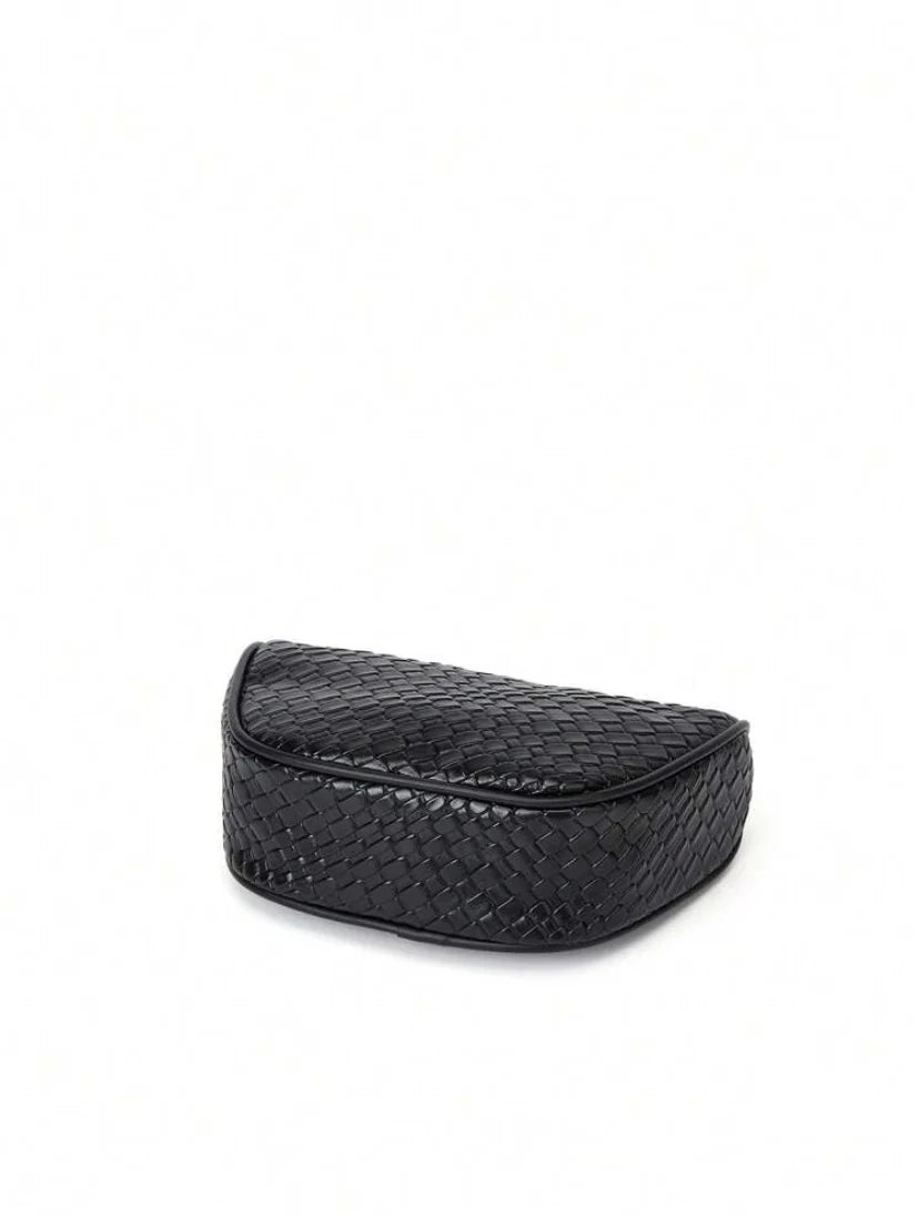 Chic Summer Straw Crossbody Bag – Half-Moon Woven Design for Stylish Women
