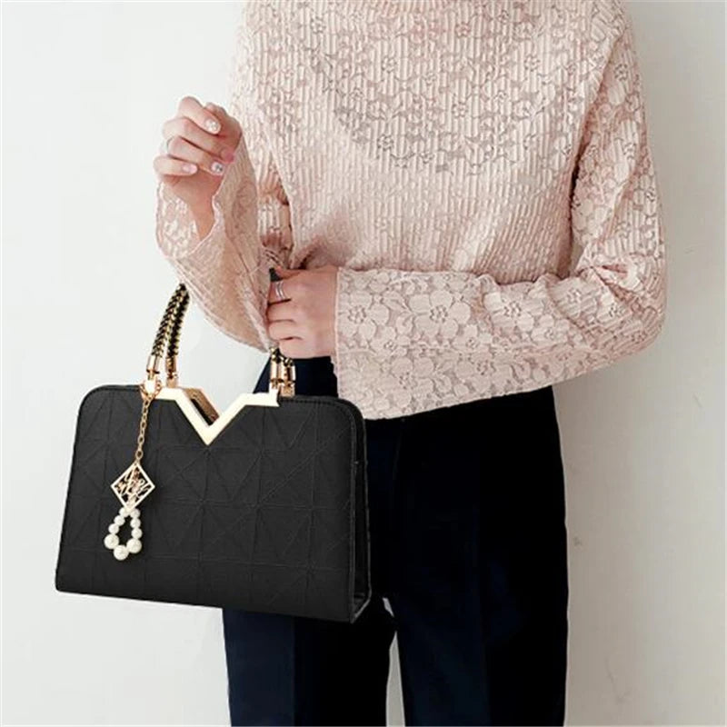 Elegant Designer Shoulder Bag – Spacious Women’s Crossbody Tote