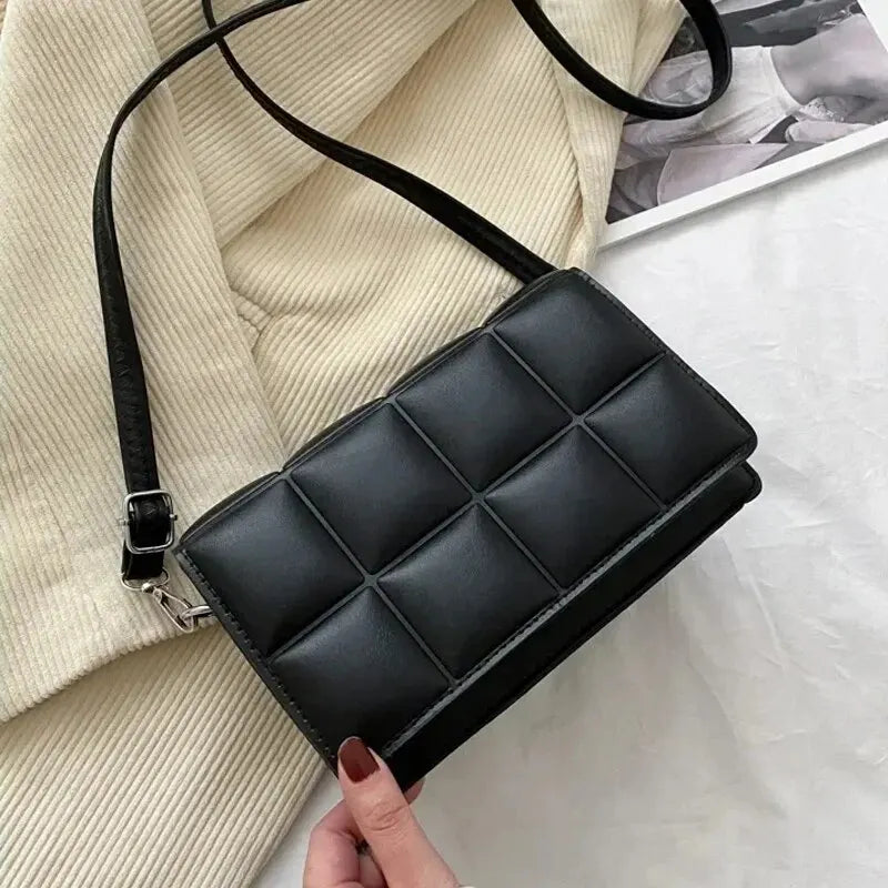 Elegant Designer Shoulder Bag – Compact Handbag for Women