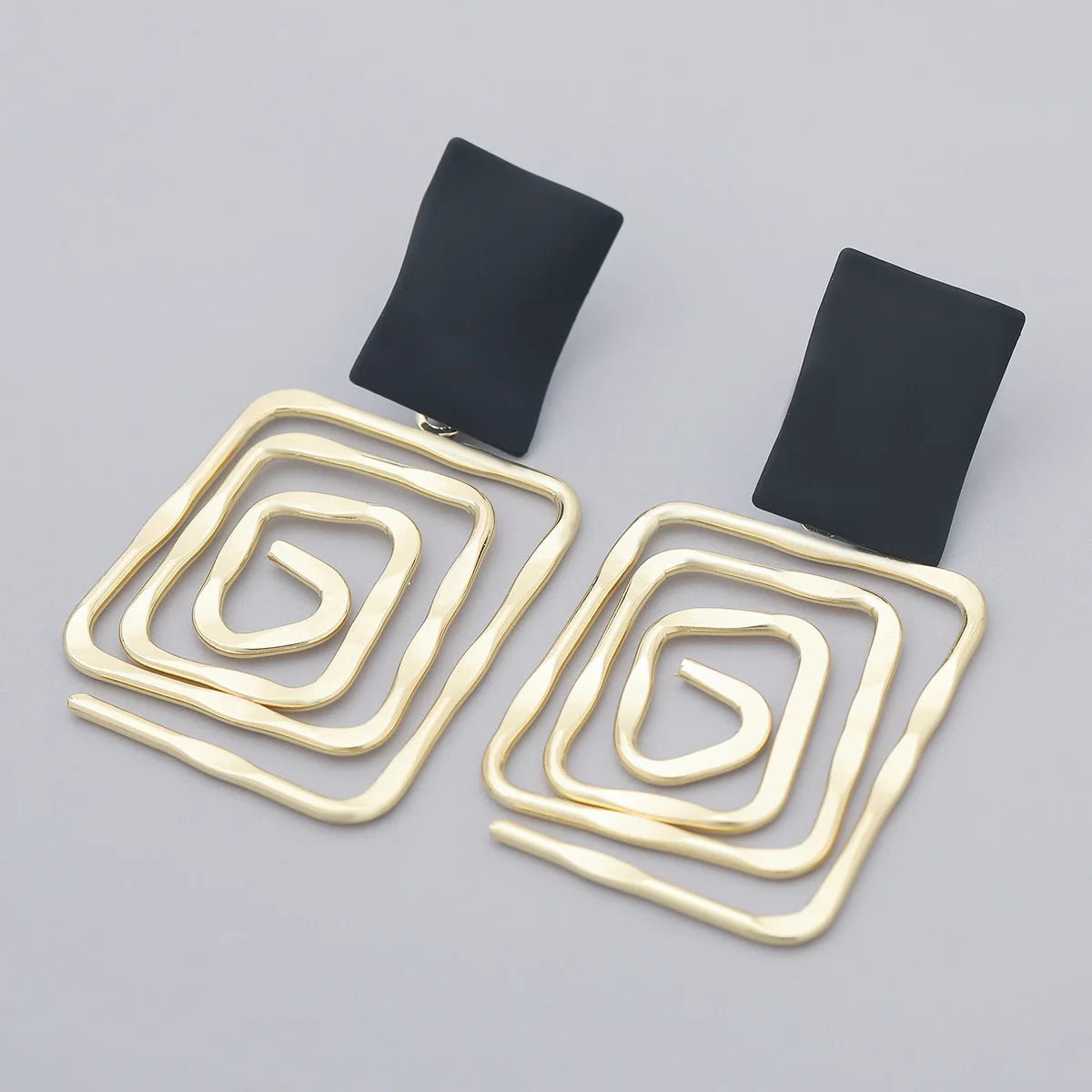 Stylish Women’s Drop Earrings – Classic Fashion Statement