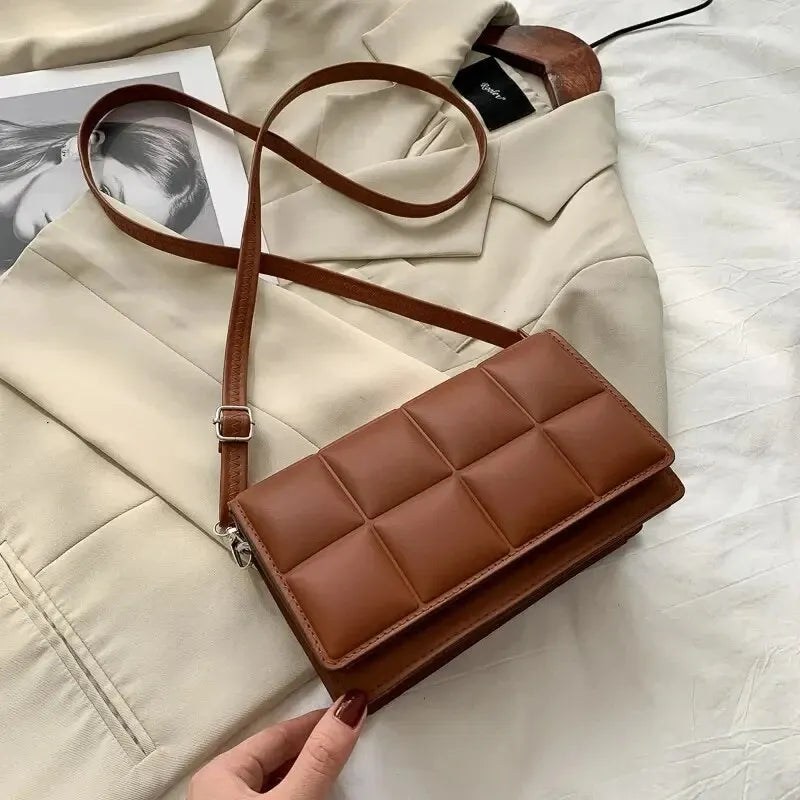 Elegant Designer Shoulder Bag – Compact Handbag for Women