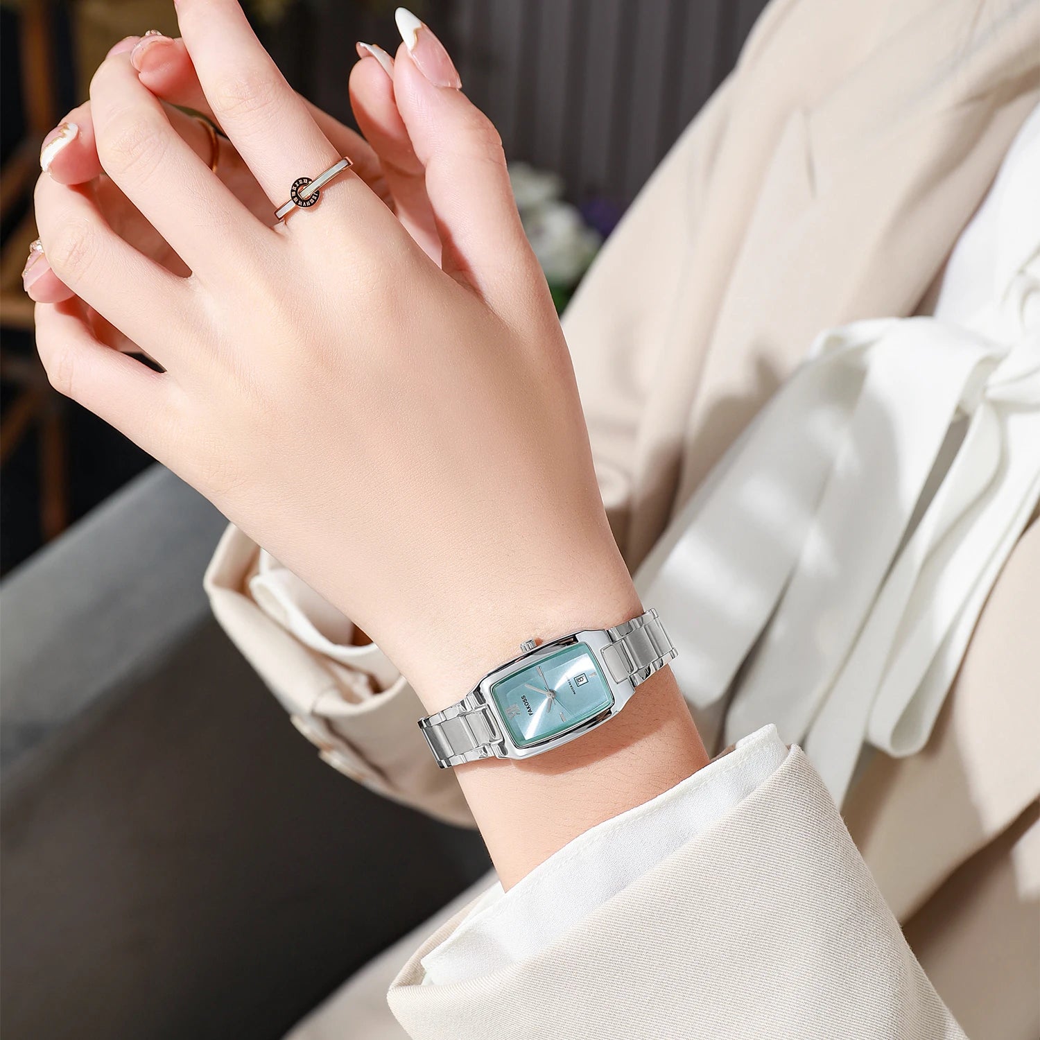 Luxury Women’s Quartz Watch – Stainless Steel Bracelet Design