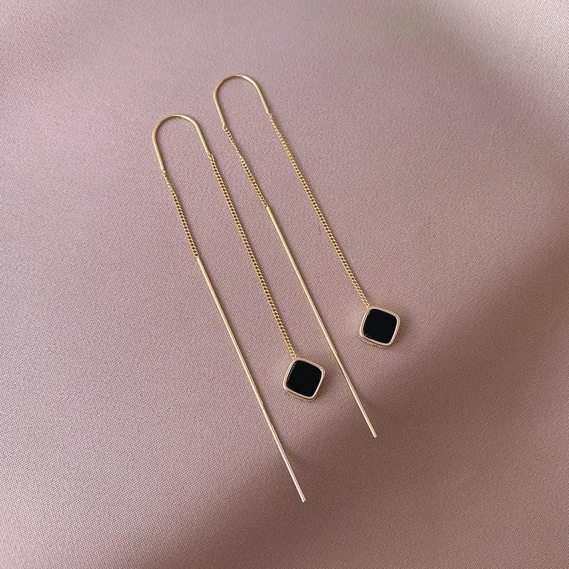Chic Black Pendant Earrings – Timeless Luxury for Women