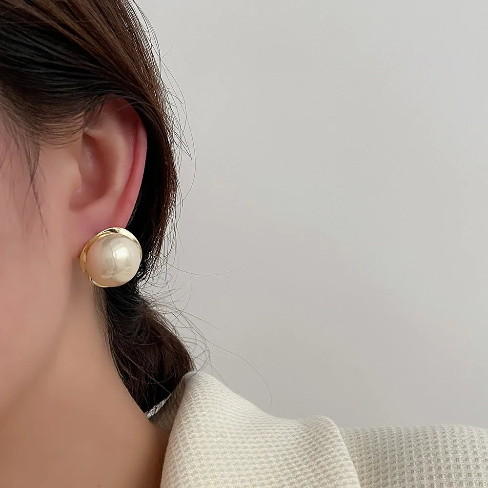 Elegant Golden Pearl Stud Earrings – Light Luxury Jewelry for Women