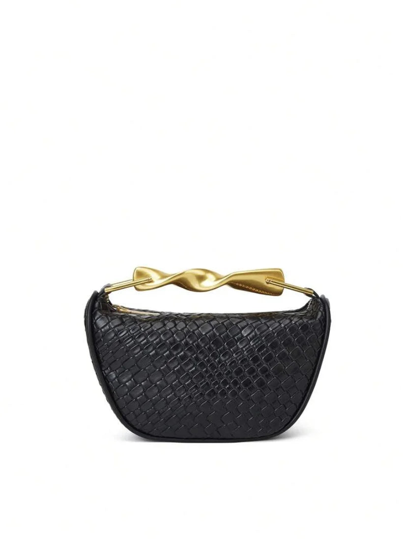 Chic Summer Straw Crossbody Bag – Half-Moon Woven Design for Stylish Women